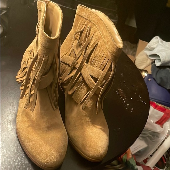Chico’s Tan Fringe Ankle Booties with Suede Finish size 8M - Picture 1 of 4